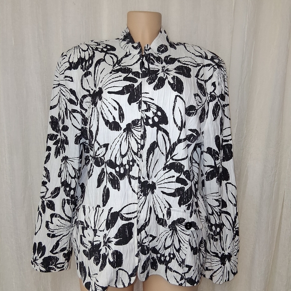 Alfred Dunner Black and White Floral Blazer Women  Size 18 - Picture 4 of 16